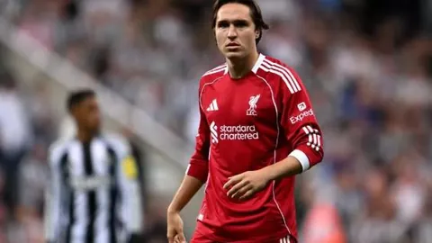 足球名帅安切洛蒂助力埃斯特旺，准假考取驾照，喜讯传来：驾照到手啦！