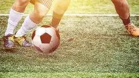 传奇门将王年拍剧意外受伤，眼角裂痕缝三针，演技与勇气双全！